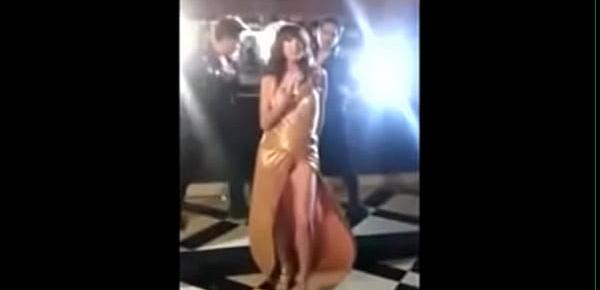  accidentally anushka sharma&039;s boobs exposed during the shooting of bombay velvet